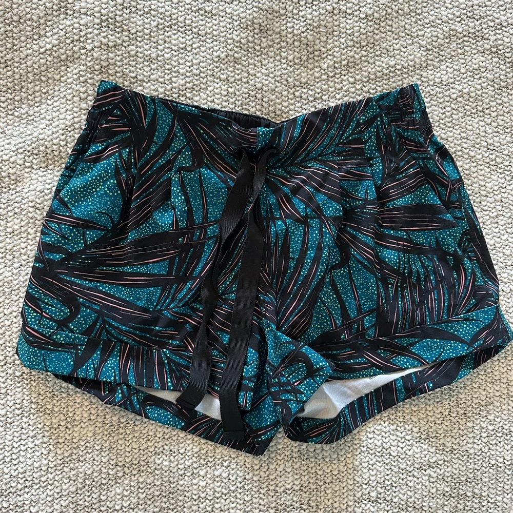 EUC Lululemon shorts